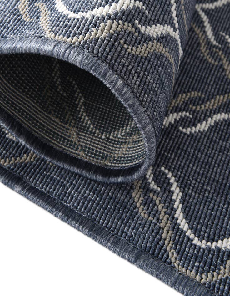Detail image of 7' x 7' Easy-Clean Trellis Indoor / Outdoor Round Rug
