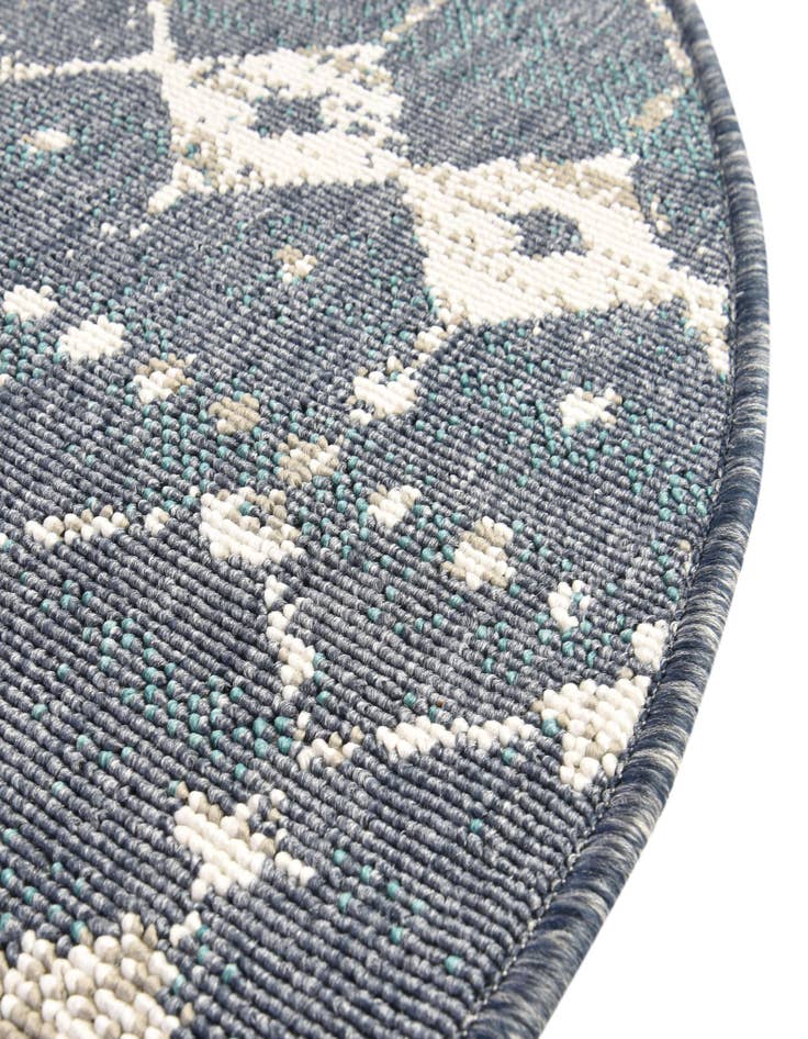 Detail image of 7' x 7' Easy-Clean Trellis Indoor / Outdoor Round Rug