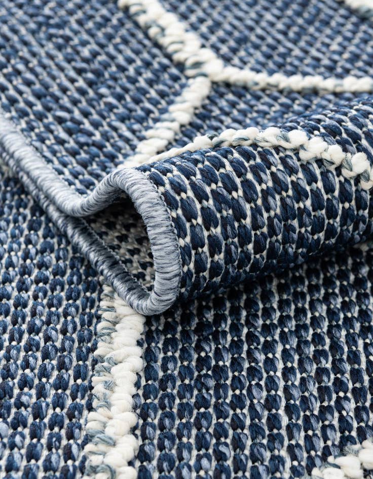 Detail image of 3' 1 x 3' 1 Easy-Clean Trellis Indoor / Outdoor Round Rug