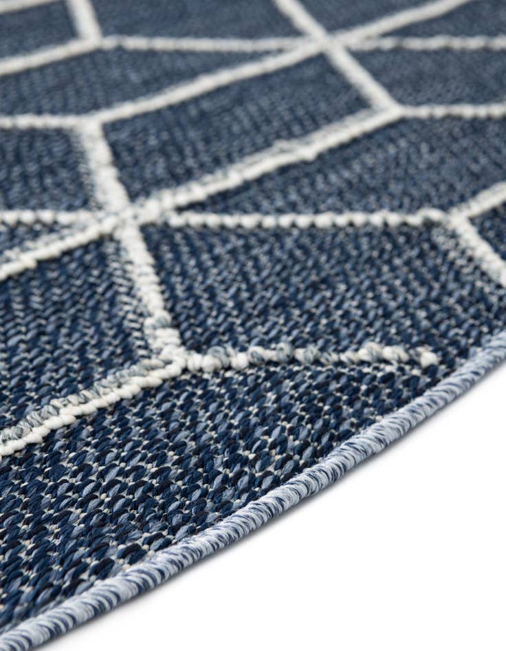 Detail image of 3' 1 x 3' 1 Easy-Clean Trellis Indoor / Outdoor Round Rug