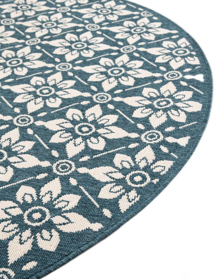 Detail image of 5' x 5' Easy-Clean Trellis Indoor / Outdoor Round Rug