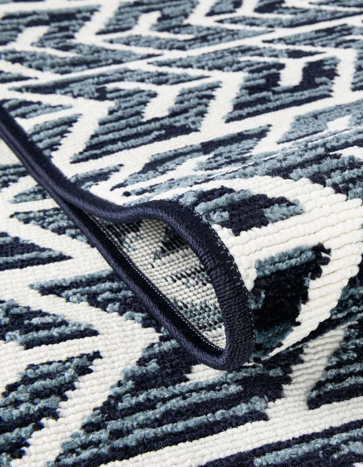 5' 3 x 5' 3 Easy-Clean Sabrina Soto Aston Indoor / Outdoor Round Rug