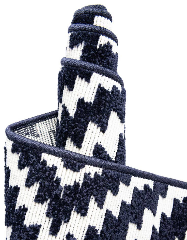 Detail image of 5' x 5' Easy-Clean Sabrina Soto Indoor / Outdoor Round Rug