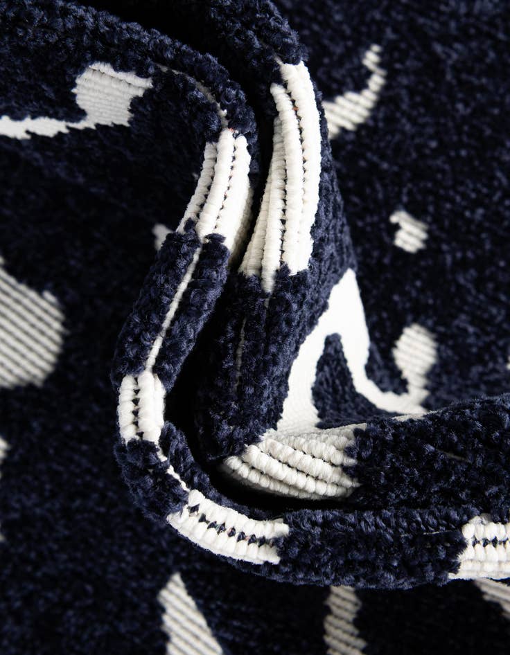 Detail image of 5' x 5' Easy-Clean Sabrina Soto Indoor / Outdoor Round Rug