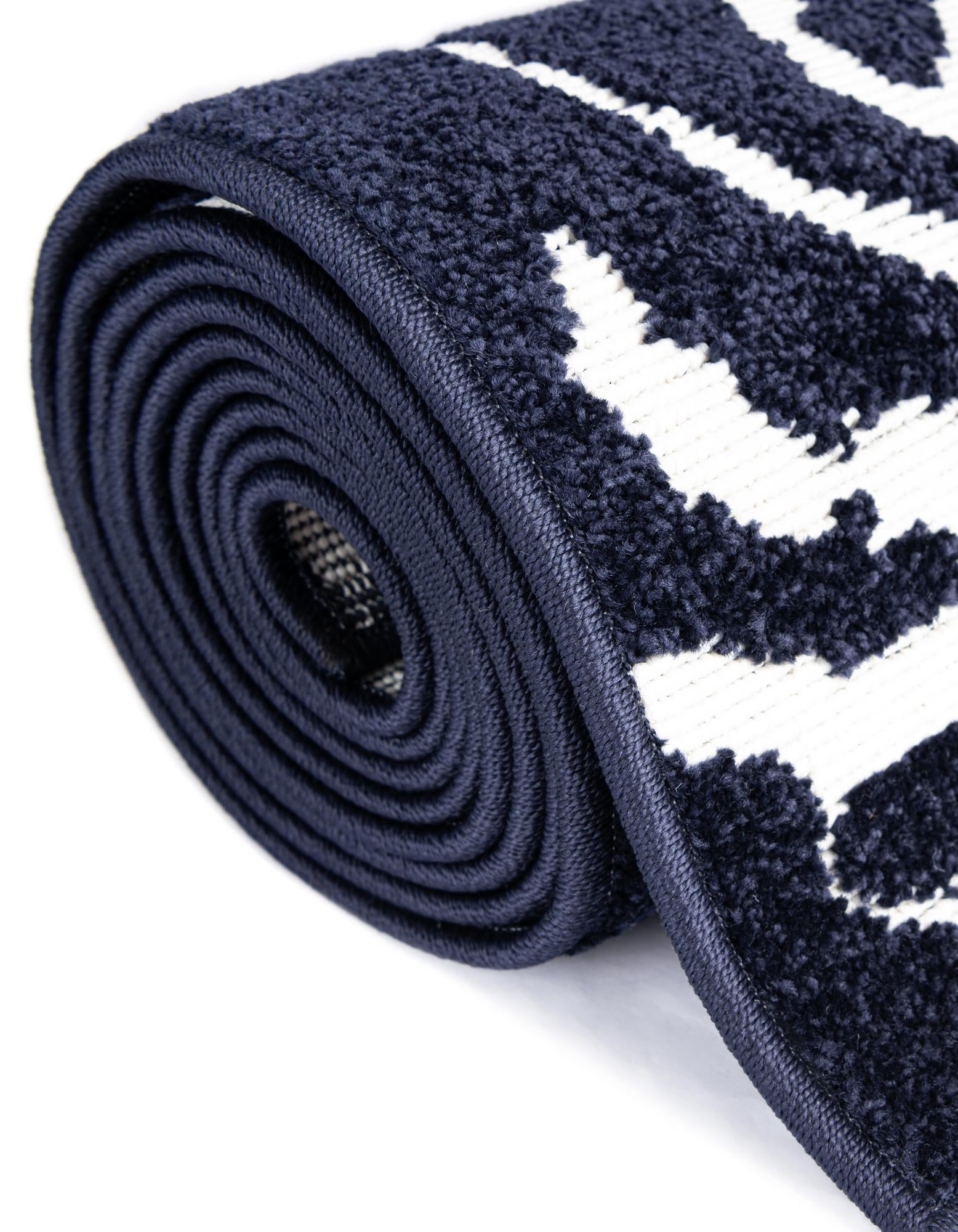 3' x 3' Easy-Clean Sabrina Soto Indoor / Outdoor Round Rug