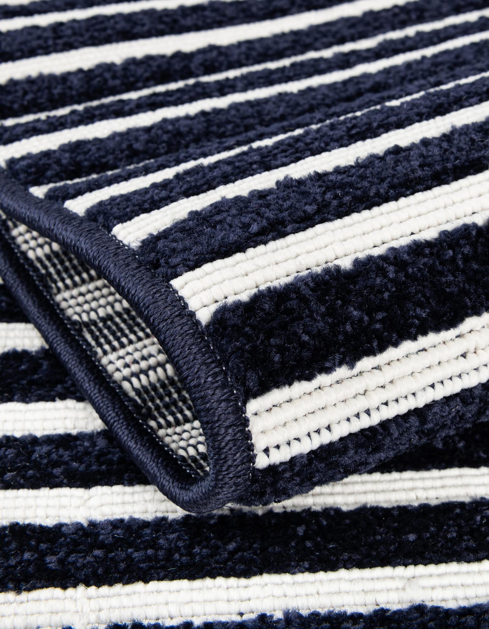 3' x 3' Easy-Clean Sabrina Soto Indoor / Outdoor Round Rug