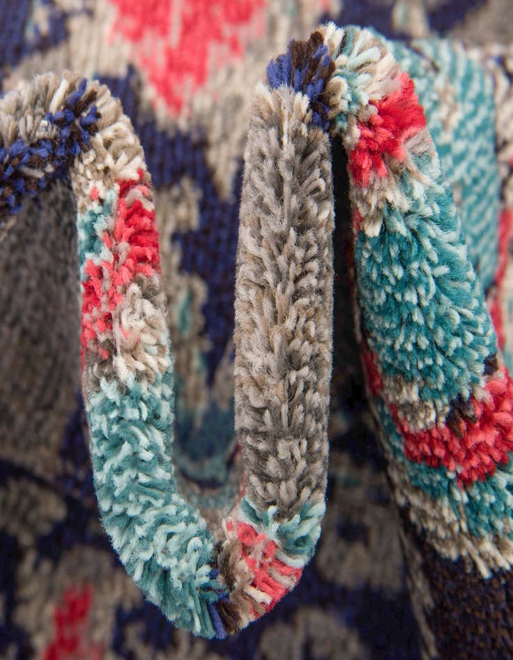 Detail image of 8' x 8'  Washable Santa Fe Round Rug