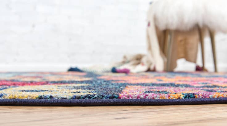 Detail image of 8' x 8' Washable Santa Fe Round Rug