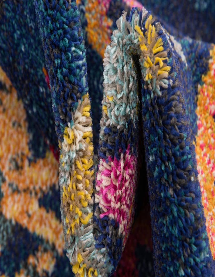 Detail image of 6' x 6'  Washable Santa Fe Round Rug