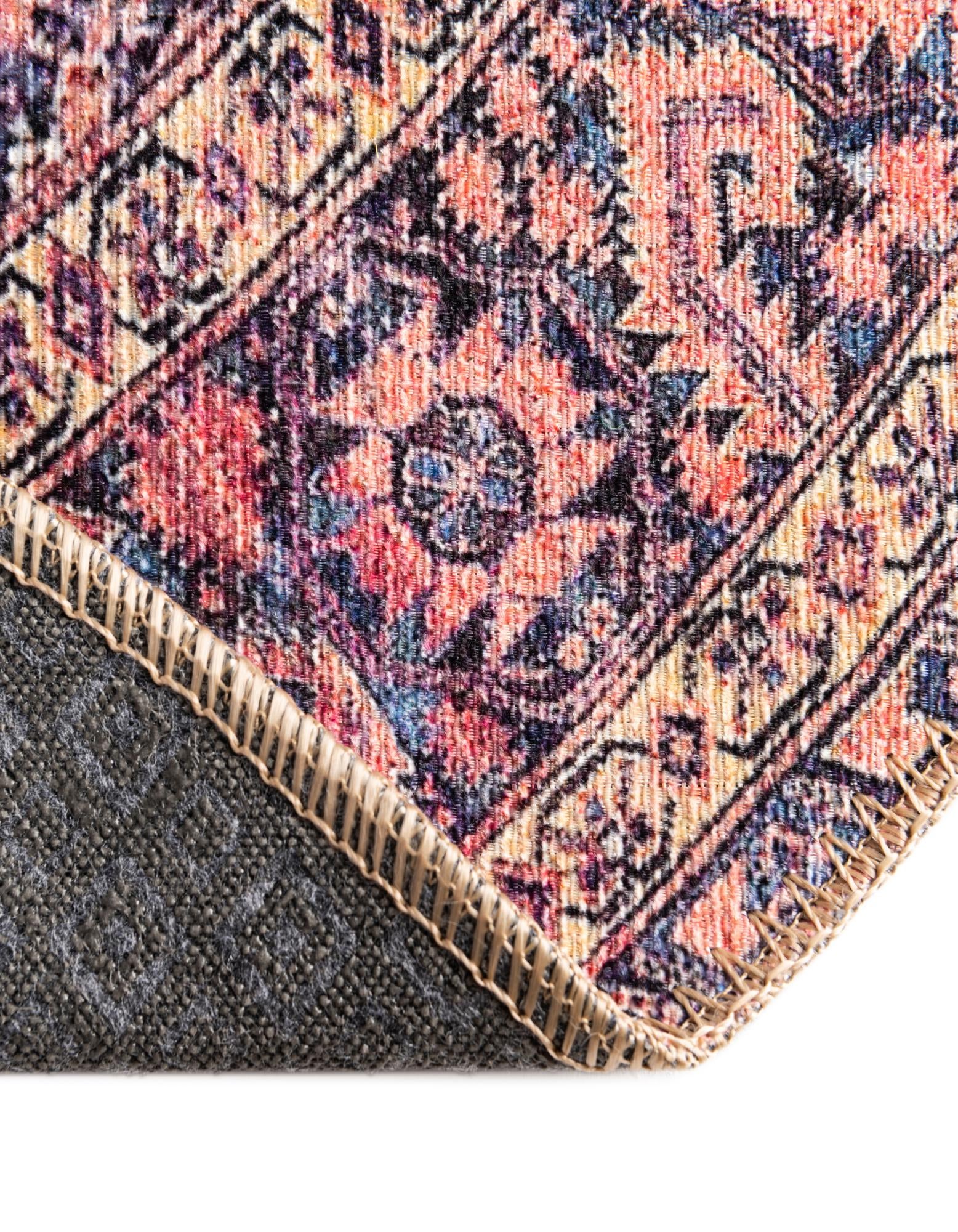 7' 7 x 7' 7 Washable Timeless Round Rug