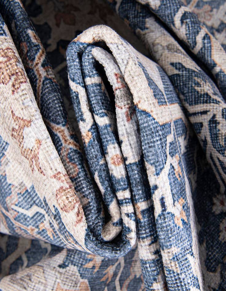 Detail image of 5' 1 x 5' 1 Washable Timeless Round Rug