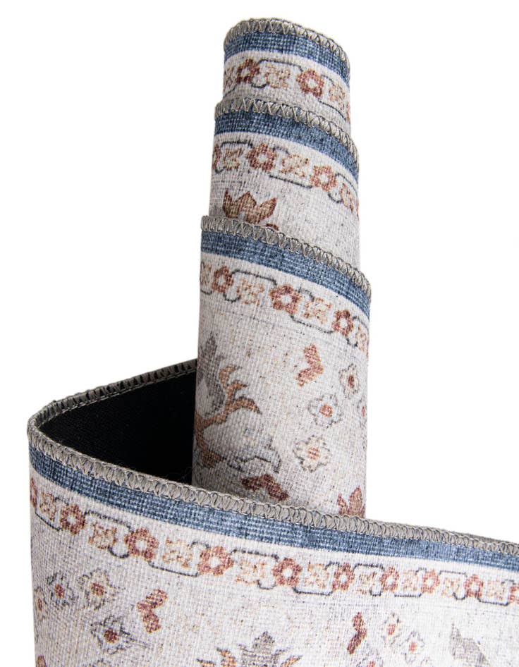 Detail image of 5' 1 x 5' 1 Washable Timeless Round Rug