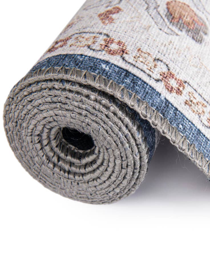 Detail image of 5' 1 x 5' 1 Washable Timeless Round Rug