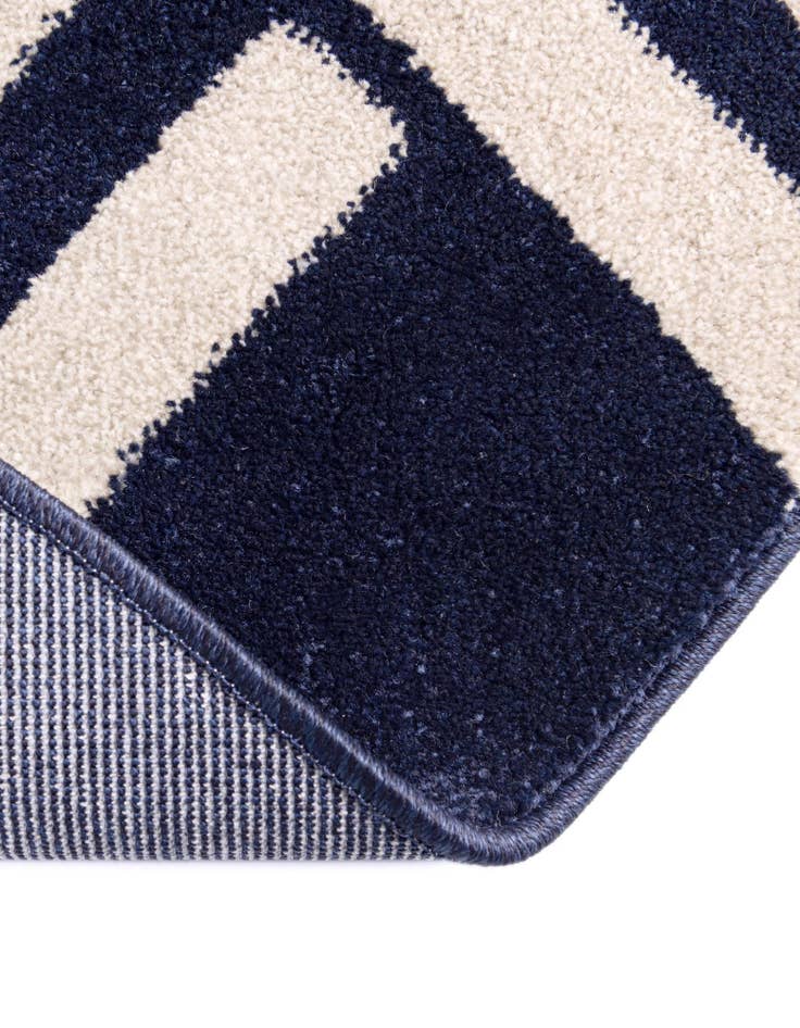 Detail image of 6' x 6' Trellis Round Rug