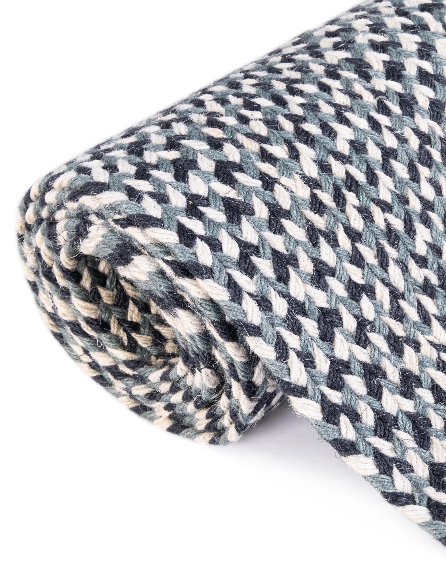 3' 1 x 3' 1 Handmade Tweed Braided Jute Round Rug
