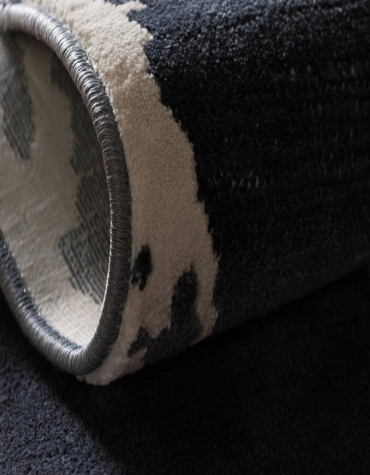 Detail image of 8' x 8' Uptown Carnegie Hill Round Rug