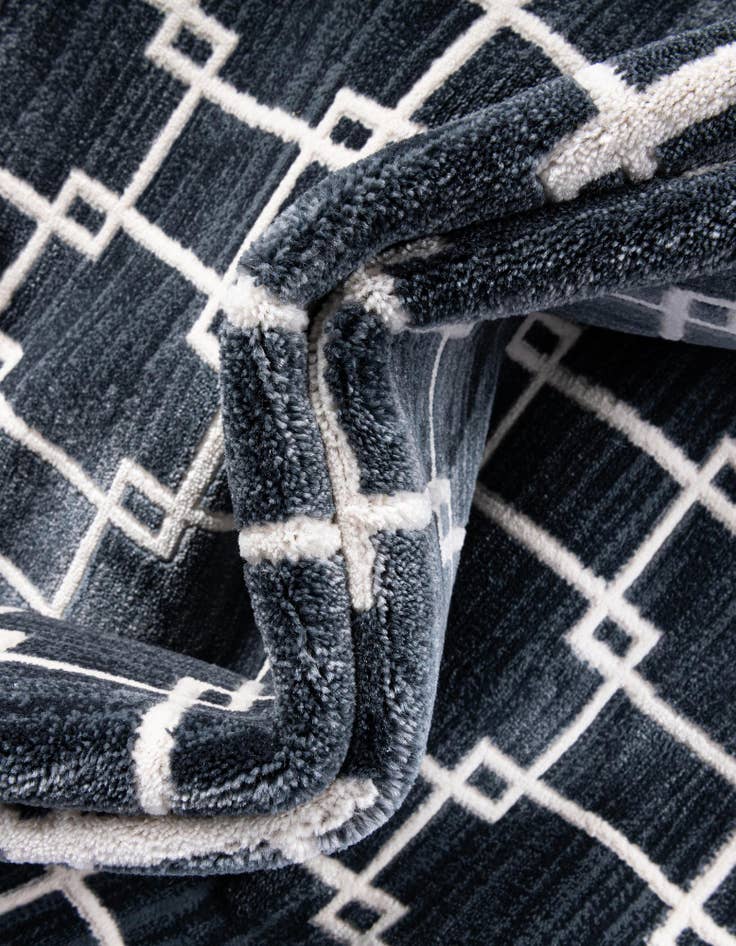 Detail image of 10' x 10' Metropolitan Uptown Round Rug