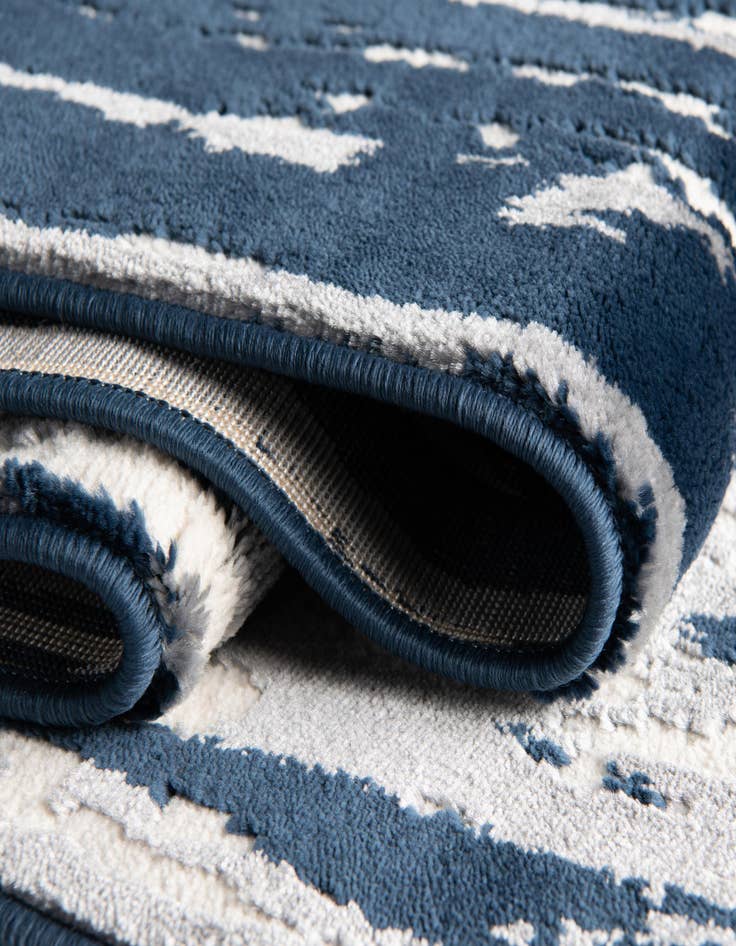 Detail image of 4' x 4' Vince Camuto Round Rug