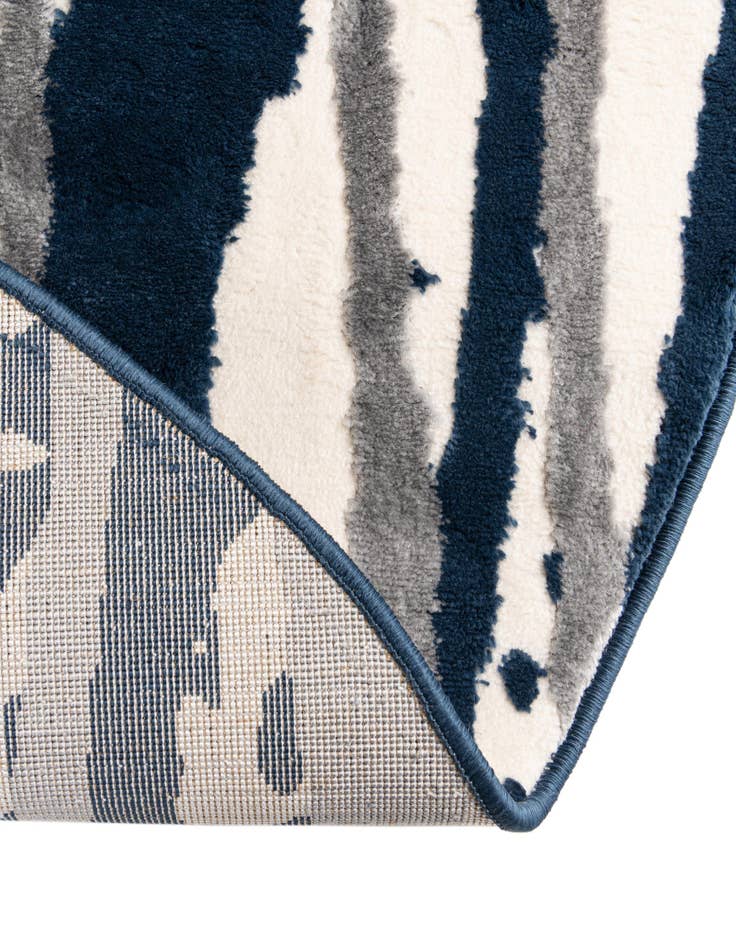 Detail image of 4' x 4' Vince Camuto Round Rug