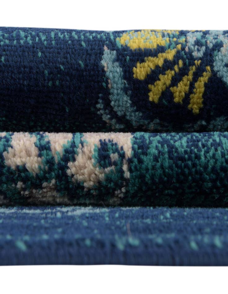 Detail image of 2' x 6' Azalea Runner Rug