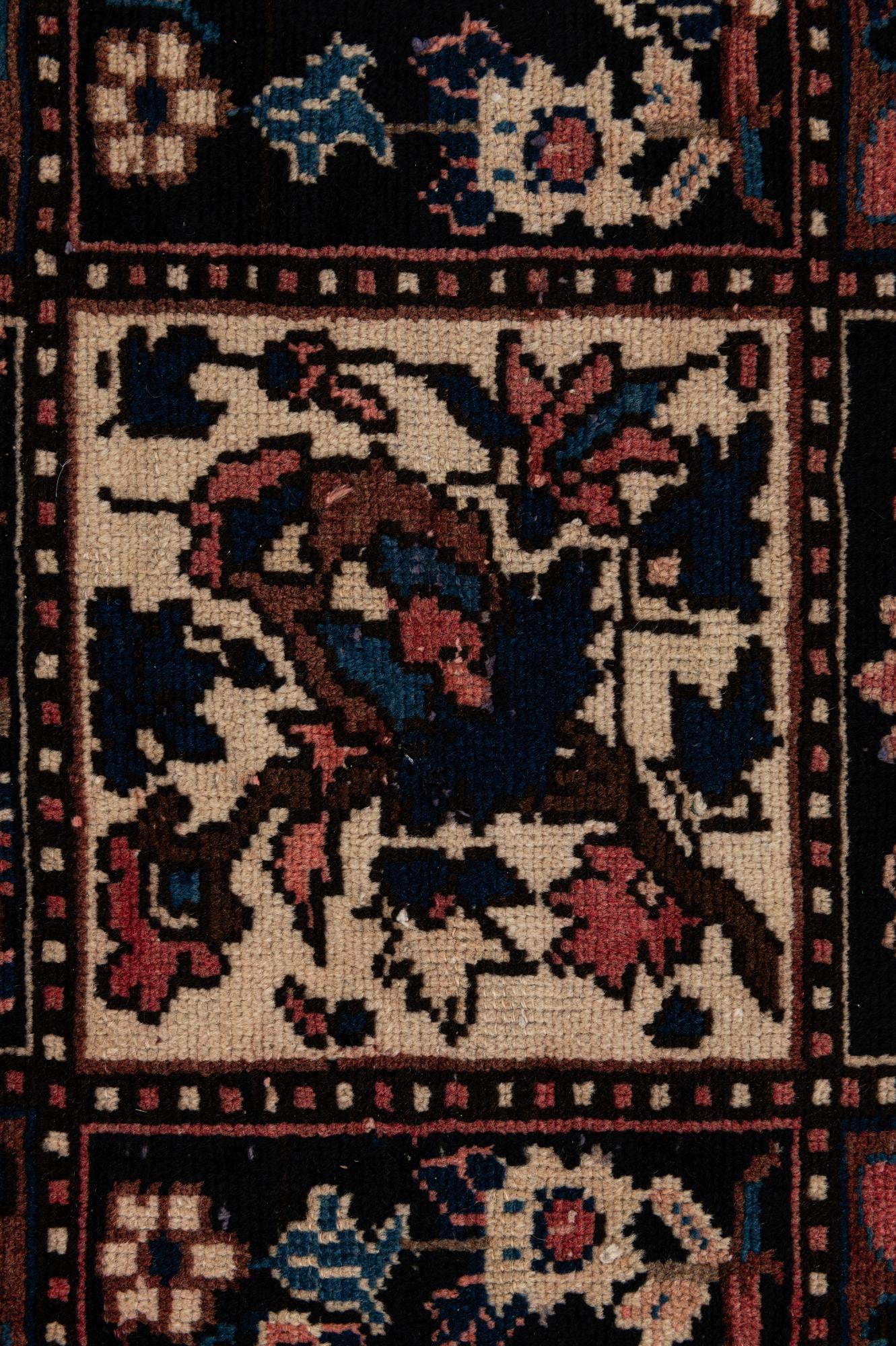 5' 1 x 9' 7 Hand Knotted Bakhtiar Persian Wool Runner Rug