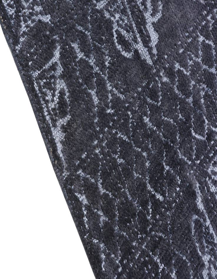 Detail image of 2' 8 x 8' 6  Hand Knotted Darya Runner Rug