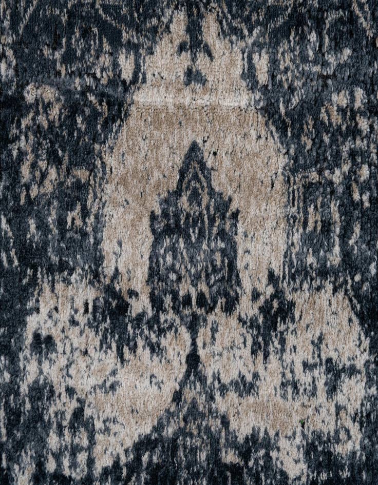 Detail image of 2' 2 x 6' 7 Eliza Runner Rug