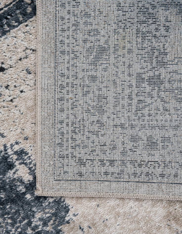 Detail image of 2' 2 x 6' 7 Eliza Runner Rug