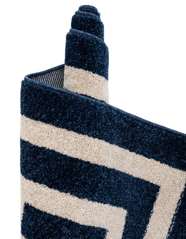 Detail image of 2' 7 x 10' Greek Key Runner Rug