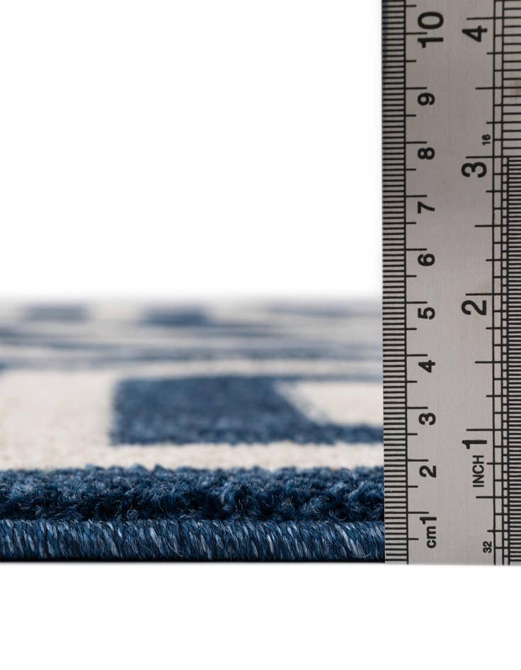 Detail image of 2' 7 x 10' Hera Runner Rug