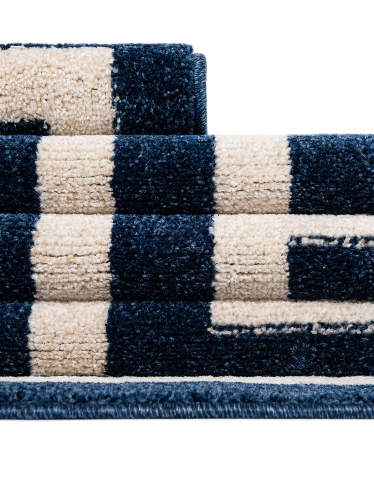 Detail image of 2' 7 x 10' Hera Runner Rug