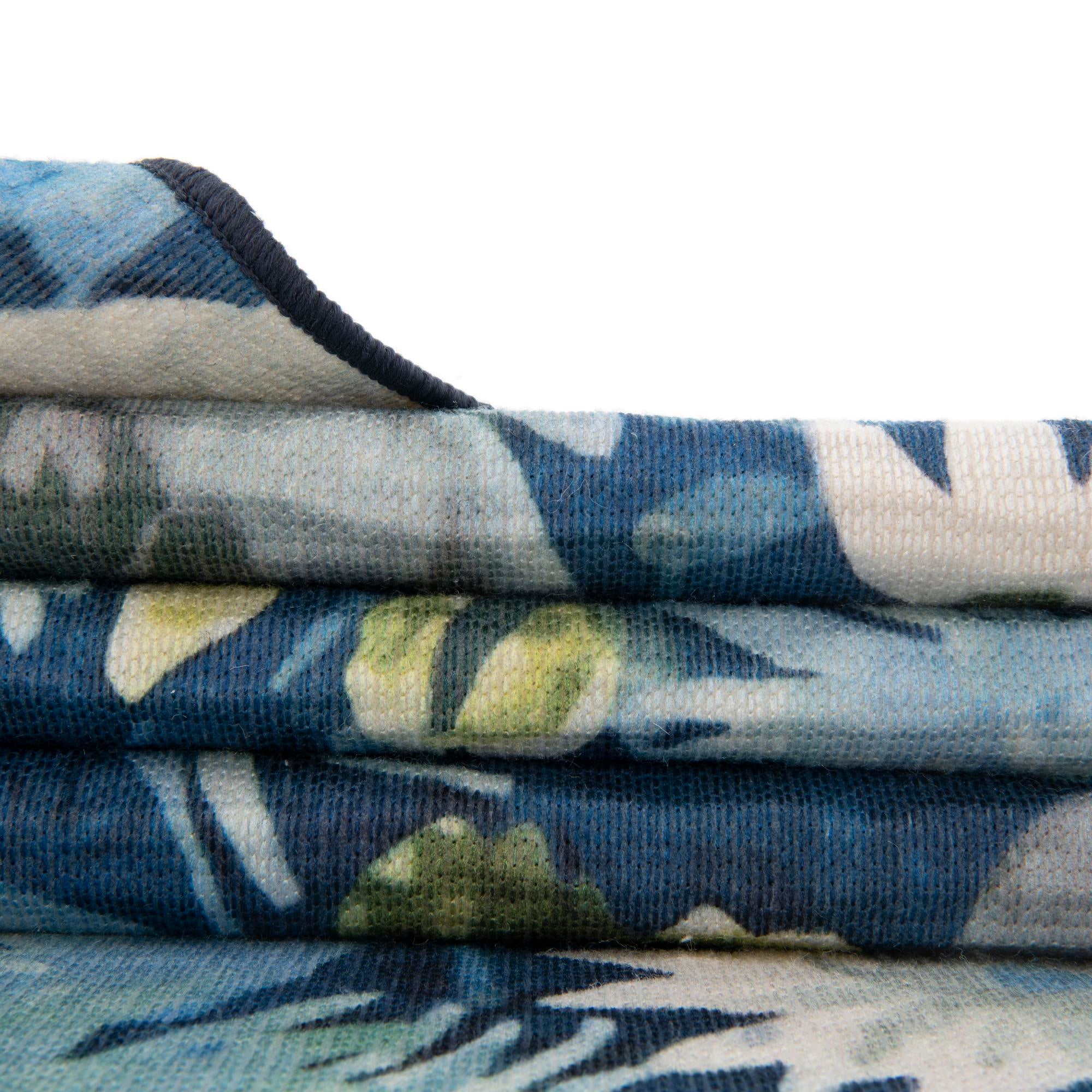2' x 5' 1 Easy-Clean Jill Zarin Caribbean Indoor / Outdoor Runner Rug
