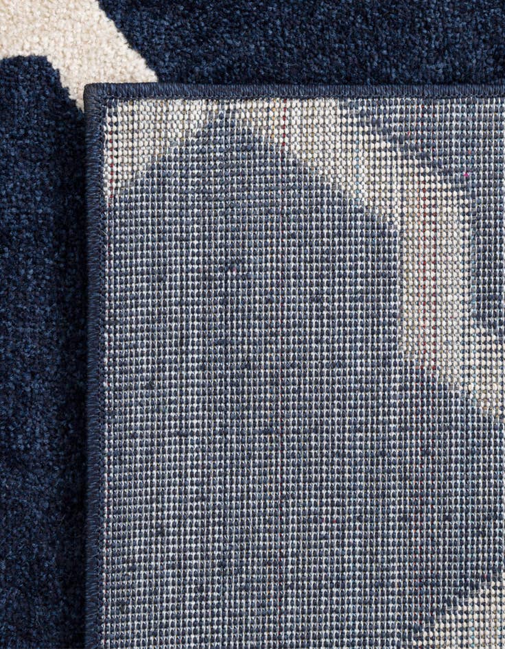 Detail image of 2' 7 x 10' Lattice Runner Rug