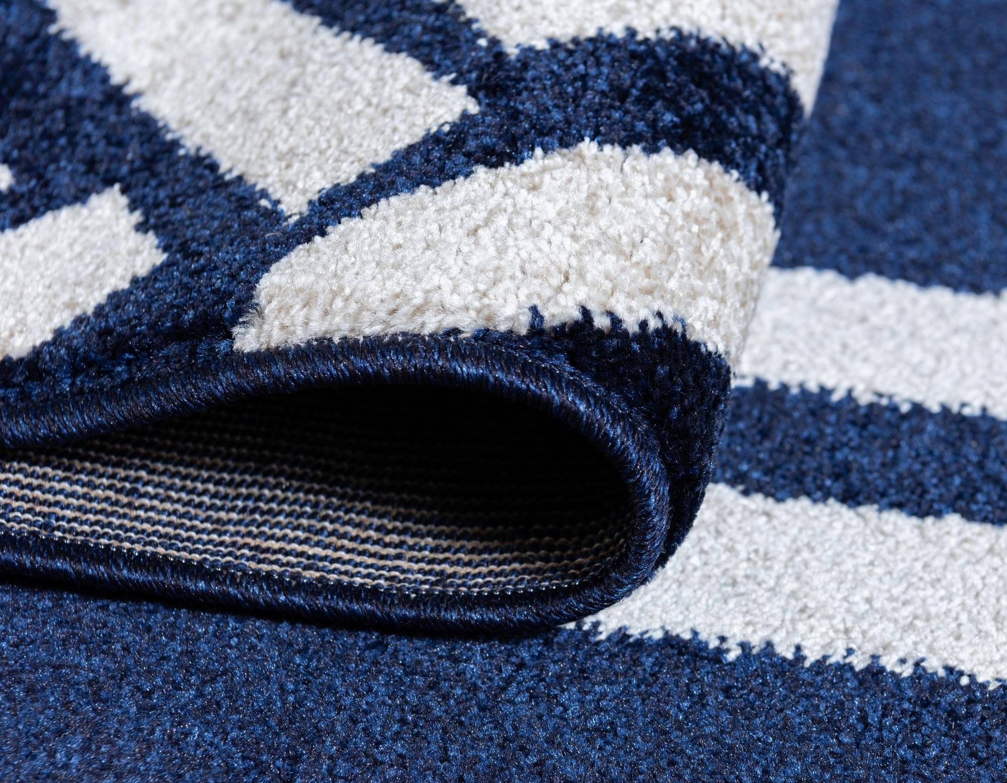 2' 7 x 10' Lattice Runner Rug