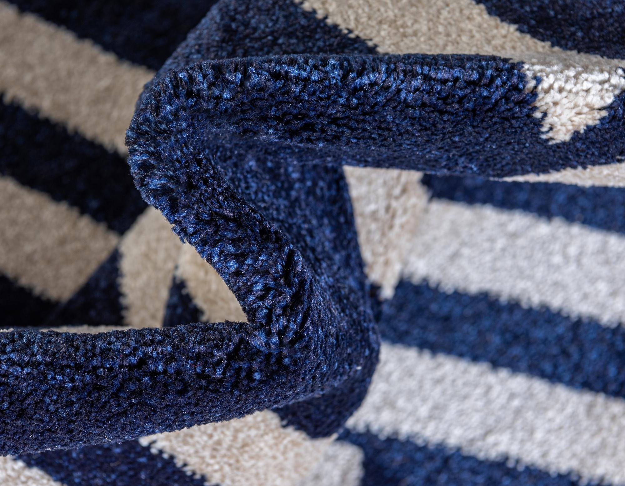 2' 7 x 10' Lattice Runner Rug