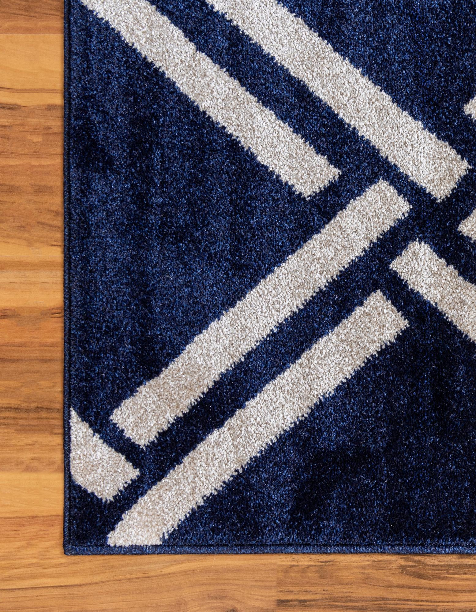 2' 7 x 10' Lattice Runner Rug