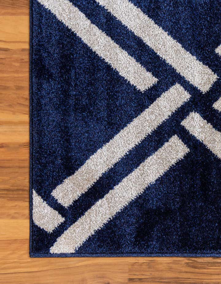2' 7 x 10' Lattice Runner Rug