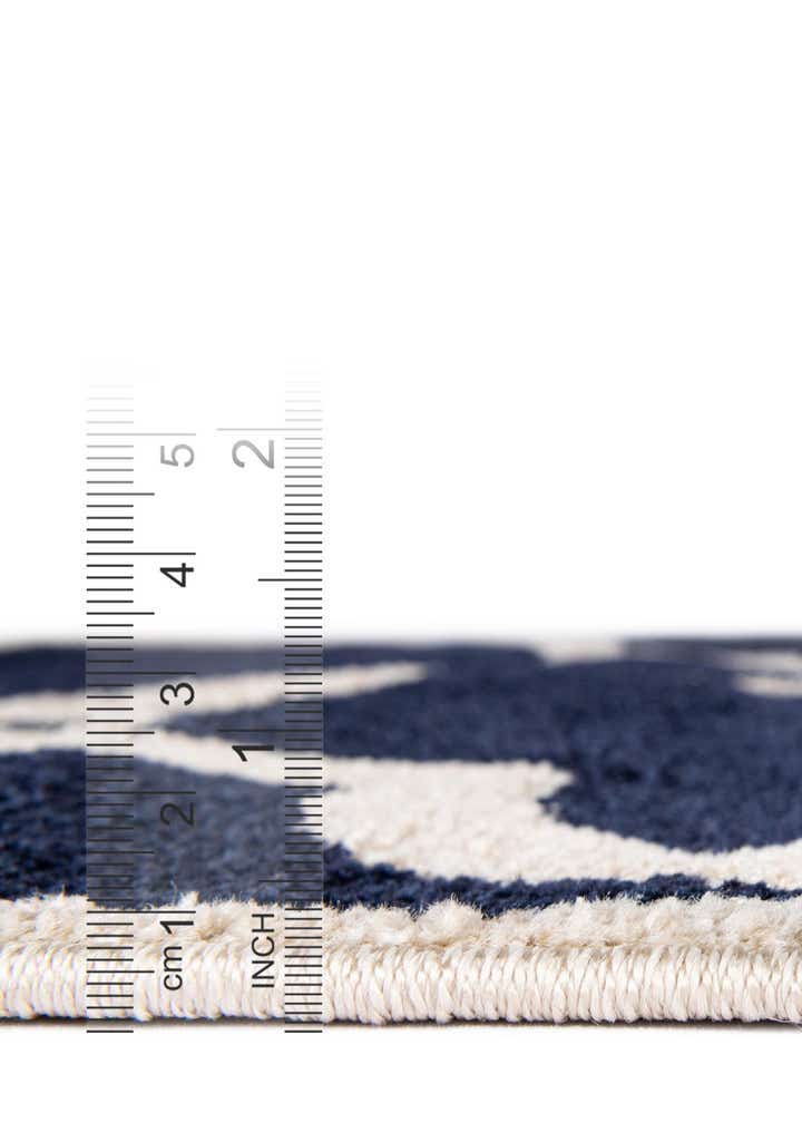2' 7 x 10' Lattice Runner Rug
