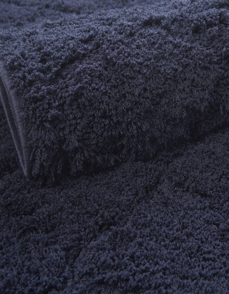 Detail image of 2' x 6' 9 Lattice Shag Runner Rug