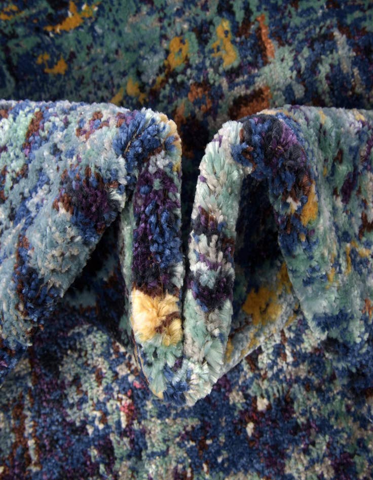 Detail image of 2' 2 x 6' 9 Lexington Runner Rug