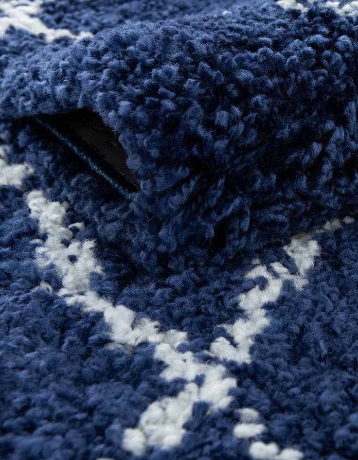 Detail image of 2' 7 x 6' Marrakesh Shag Runner Rug