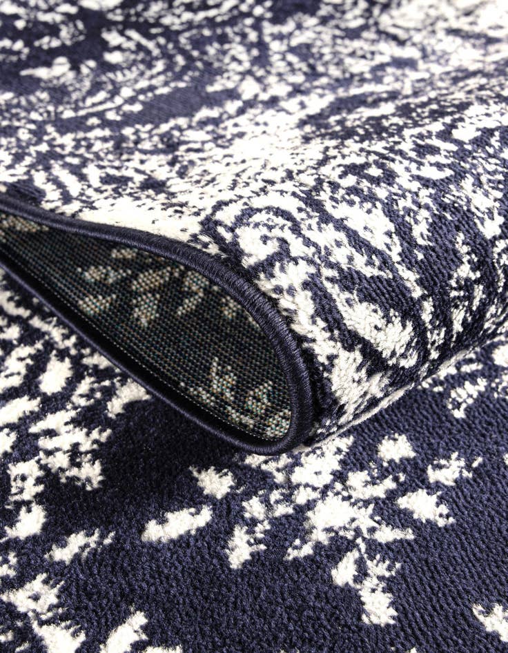 Detail image of 3' 3 x 16' 5 Monaco Runner Rug