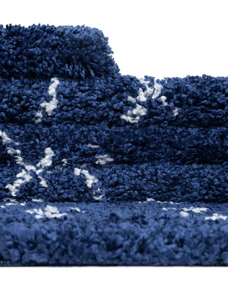 Detail image of 2' 7 x 6' Moroccan Shag Runner Rug