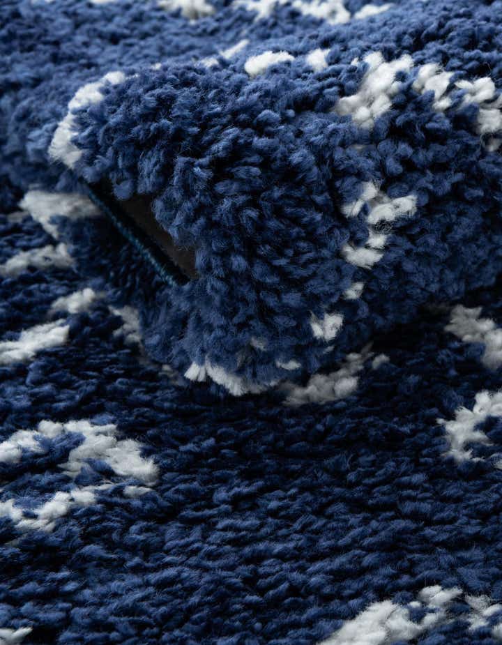 2' 7 x 6' Moroccan Shag Runner Rug