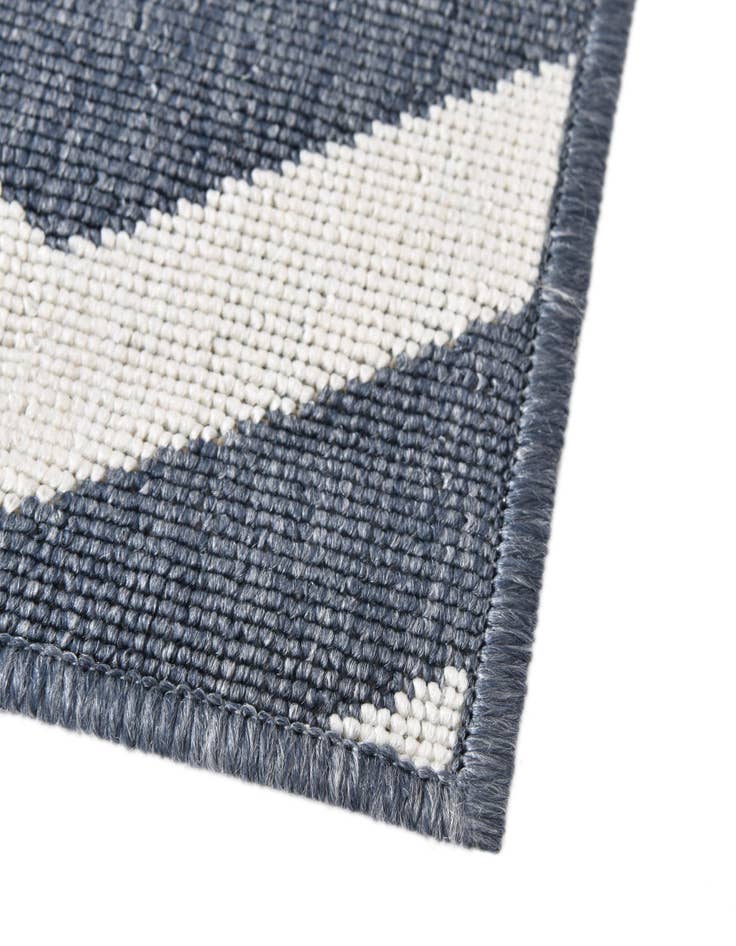 Detail image of 2' x 6' Easy-Clean Coastal Indoor / Outdoor Runner Rug