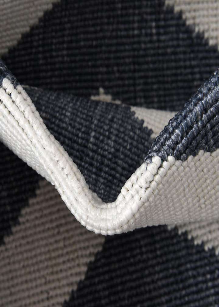 2' x 6' Easy-Clean Coastal Indoor / Outdoor Runner Rug