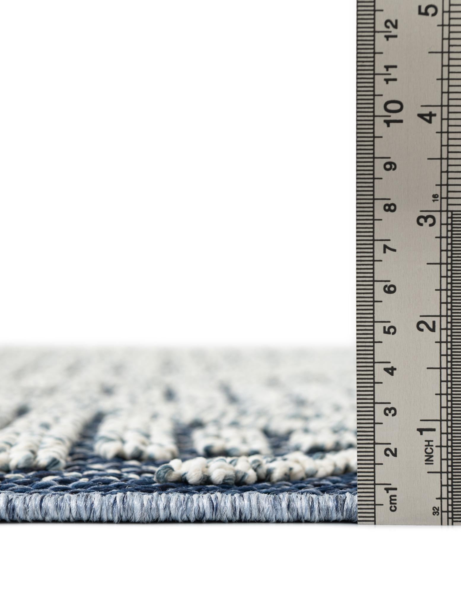 2' x 6' 1 Easy-Clean Lattice Indoor / Outdoor Runner Rug