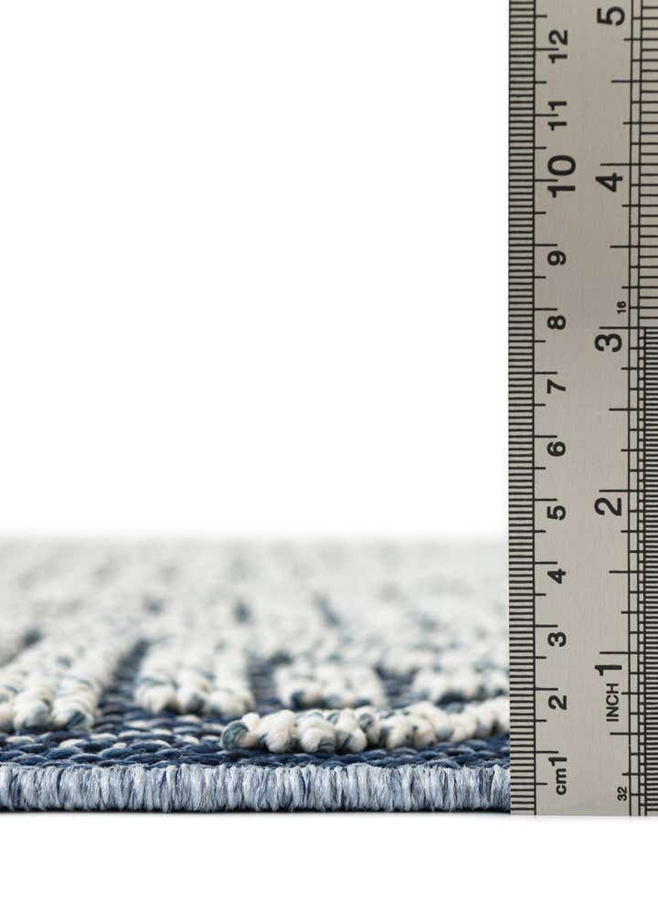 2' 7 x 12' Easy-Clean Lattice Indoor / Outdoor Runner Rug