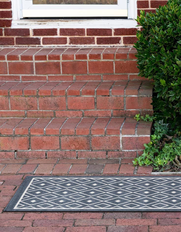 Detail image of 2' x 6'  Washable Trellis Indoor / Outdoor Runner Rug