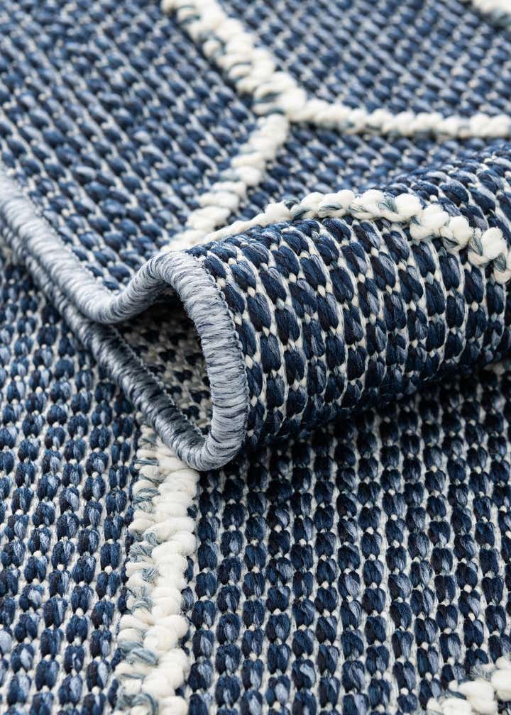 2' 7 x 12' Easy-Clean Trellis Indoor / Outdoor Runner Rug